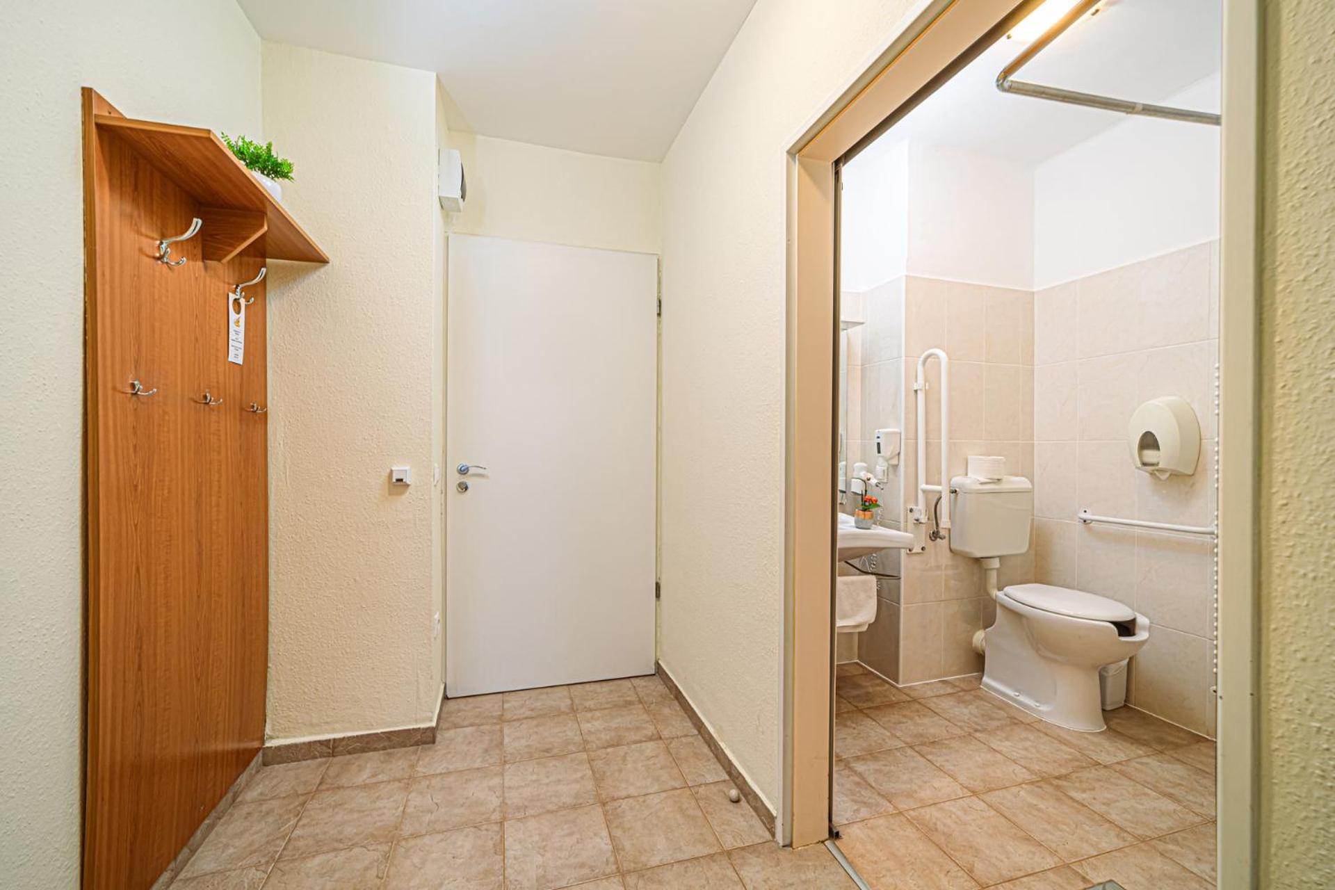 Apartman Hotel Buk Bagian luar foto