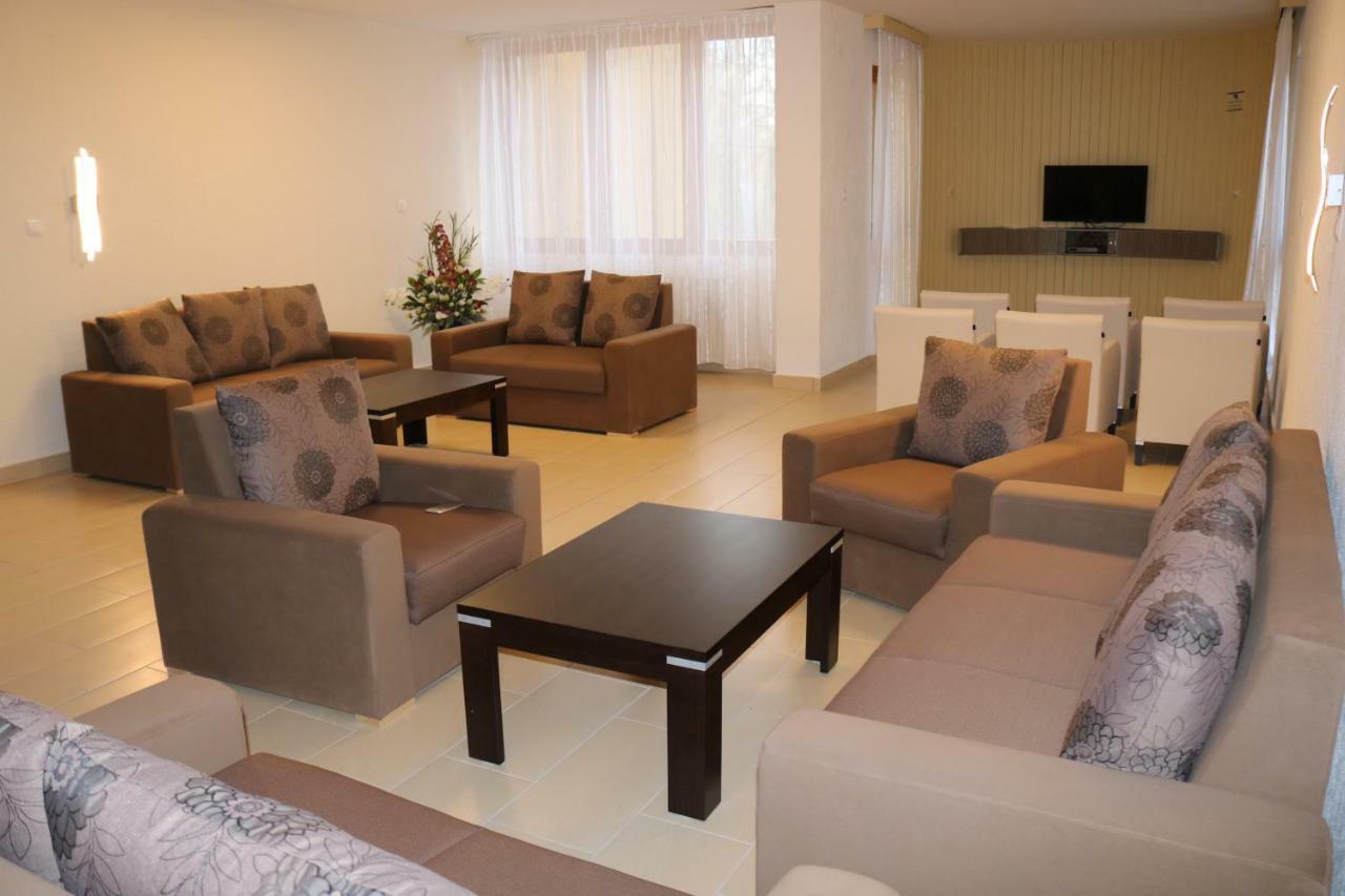Apartman Hotel Buk Bagian luar foto